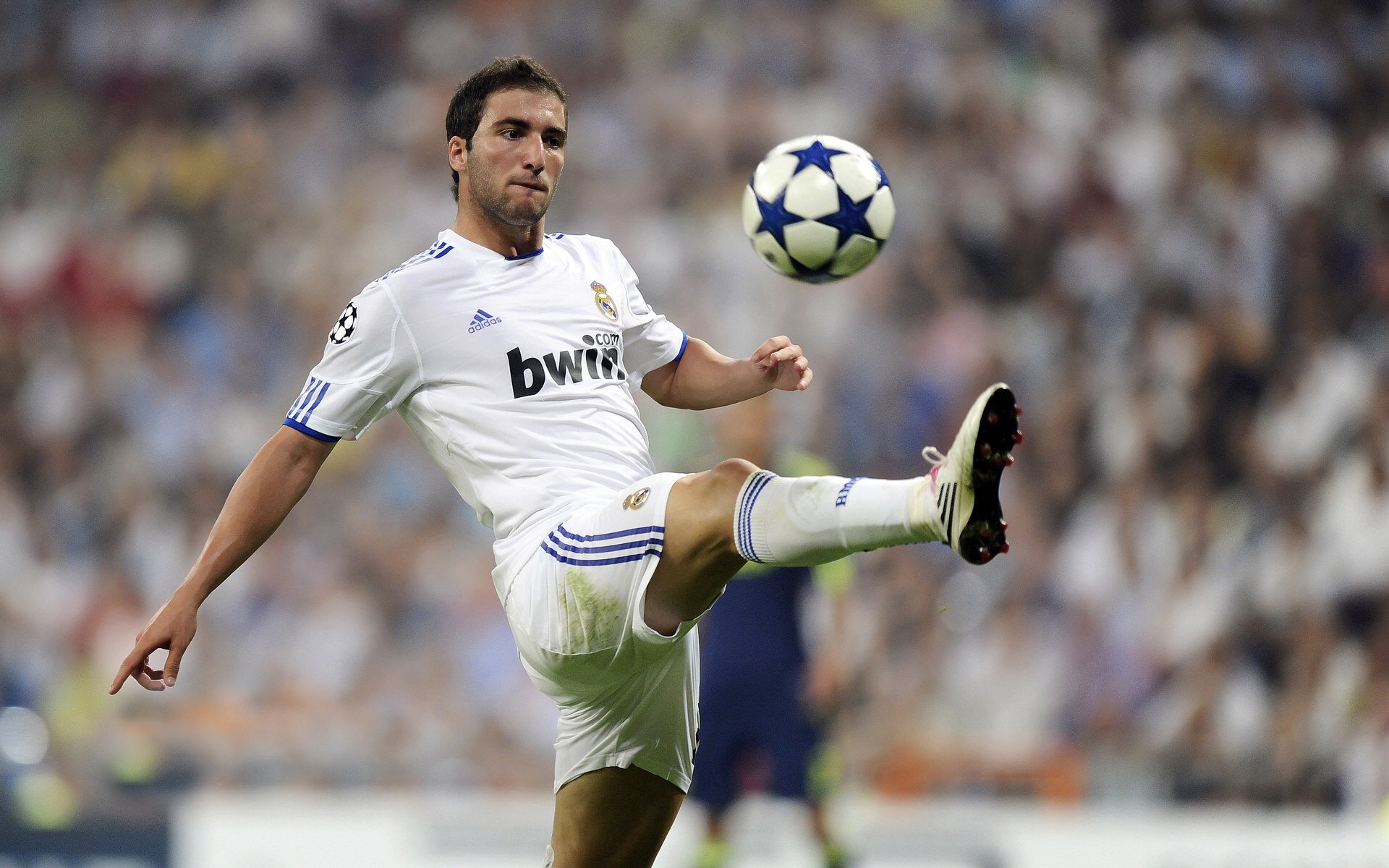 开云体育中国官网-火力全开!里昂客场横扫比利时劲旅,法比尼奥中场魔术师表现封神